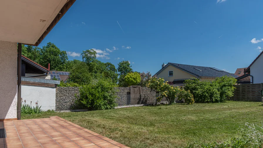 Terrasse mit Garten