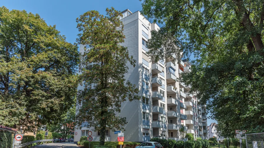 Süd-West-Ansicht - Wohnung kaufen in Landshut - PROVISIONSFREI* - Vermietete 2-Zimmer-Eigentumswohnung mit Balkon und TG-Stellplatz, Landshut-Nikola