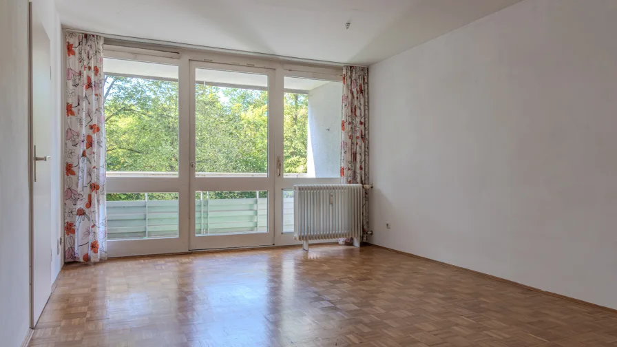 Wohnzimmer mit Zugang zur West-Loggia