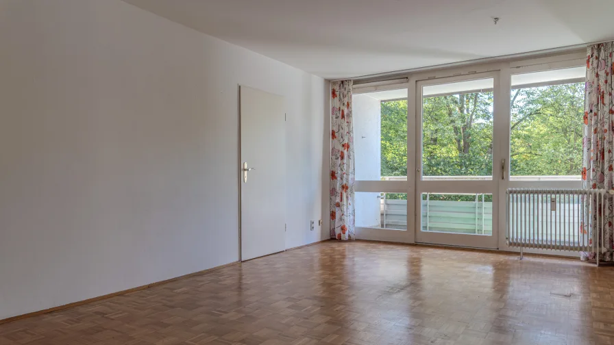 Wohnzimmer mit Zugang zur West-Loggia