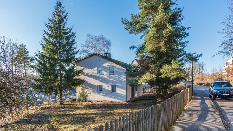 Blick von der Süd-Ost-Ecke auf den Altbestand - Grundstück kaufen in Landshut - PROVISIONSFREI* - 2.630 m² Grund (teilbar) mit Altbestand, Landshut-Achdorf/Englberg