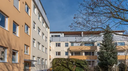 Südansicht vom Innenhof aus - Wohnung kaufen in Landshut - PROVISIONSFREI* - 3-Zimmer-Wohnung, Landshut-Klötzlmüllerviertel, geräumige Loggia, sofort beziehbar