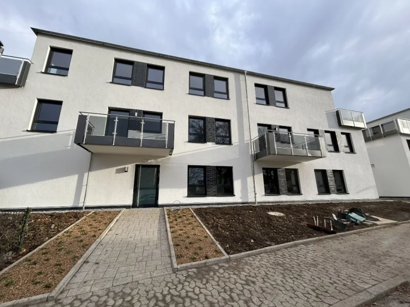 Wohnhaus 1.jpg - Wohnung mieten in Arnsberg - BARRIEREFREI UND BEI BEDARF MIT BETREUUNG: Gemütliche 2-Zimmer-Wohnung im Obergeschoss