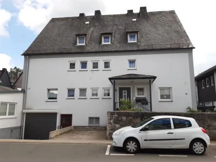 Wohnhaus 1.jpg - Wohnung mieten in Meschede - Frisch renovierte Etagenwohnung mit Balkon in Stadtlage von Meschede