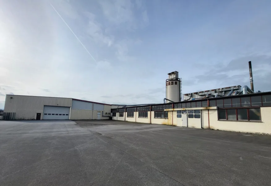 Titelbild - Halle/Lager/Produktion mieten in Preußisch Oldendorf - Produktions-/Lagerhallen in optimaler Lage von Pr. Oldendorf