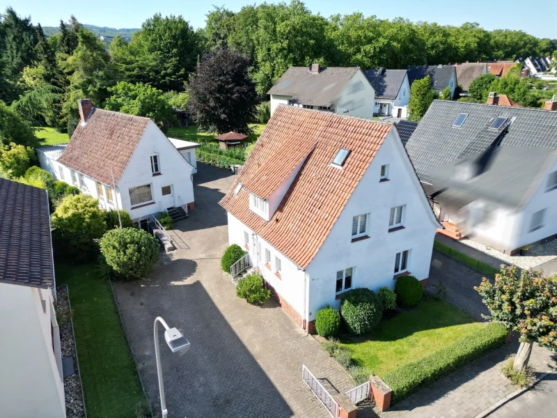 Titelbild - Haus kaufen in Lübbecke - Gepflegtes Einfamilienhaus mit Werkstatt/Büro in zentraler Lage von Lübbecke