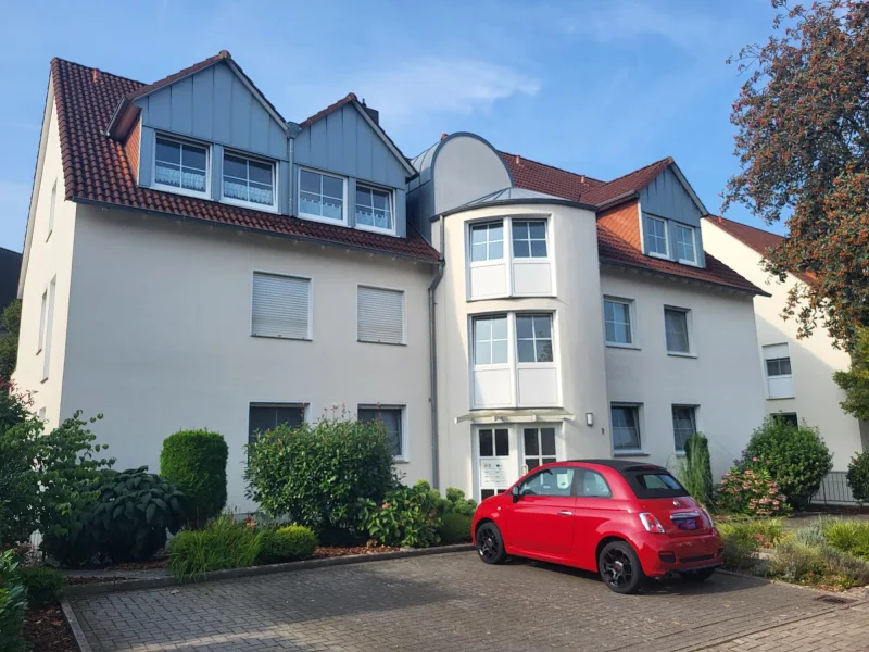 Titelbild - Wohnung mieten in Lübbecke - Sehr gepflegte Dachgeschosswohnung in Lübbecke incl. Tiefgaragenstellplatz