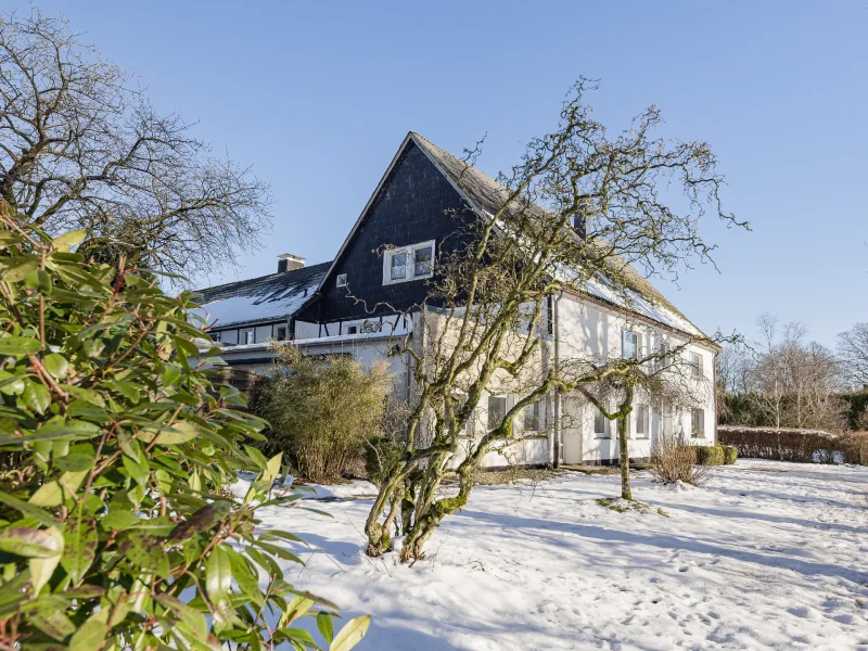 Hausansicht - Haus kaufen in Ennepetal - Für Naturliebhaber und Pferdefreunde: Ländliches Wohnen mit eigener Pferdehaltung