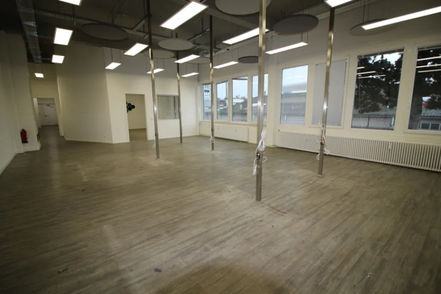 Raum II ca. 130 m²