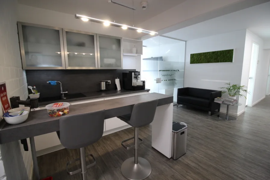 Meetingpoint 1 - Büro/Praxis mieten in Aachen - klimatisierte und 2017 modernisierte Büroflächen von ca. 210 - ca. 283 m² zu vermieten.