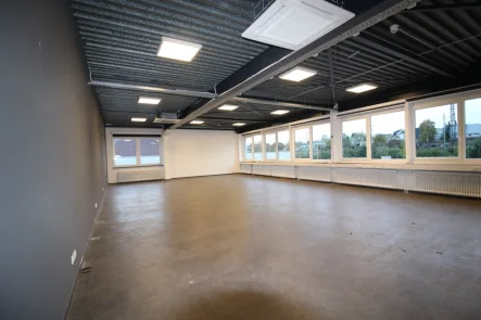 Raum V - Büro/Praxis mieten in Aachen - Klimatisierte und 2017 modernisierte Büroflächen (Großraumbüros)  ca. 465 m² zu vermieten.
