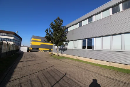 Seitenansicht - Büro/Praxis mieten in Aachen - Klimatisierte und 2017 modernisierte Büroflächen (Großraumbüros)  ca. 465 m² zu vermieten.