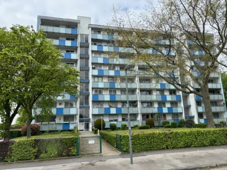 Vorderansicht - Wohnung kaufen in Alsdorf - Zum Verkauf steht eine gepflegte 64 qm, 2ZKDB Etagenwohnung incl. Küche, Balkon und Stellplatz.