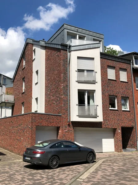 Vorderansicht - Wohnung mieten in Würselen - Sehr gut gelegene 86 qm, 3ZKDBWC Etagenwohnung mit Garten und Garage in Würselen-Mitte zu vermieten.