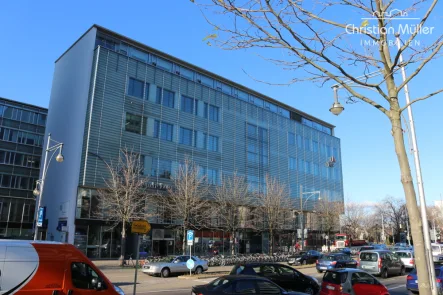 Gebäudeansicht gesamt - Büro/Praxis mieten in Freiburg im Breisgau - Terrassenbüro - ganz oben -  mit ca. 414 m² direkt am Freiburger Hauptbahnhof im 5. OG