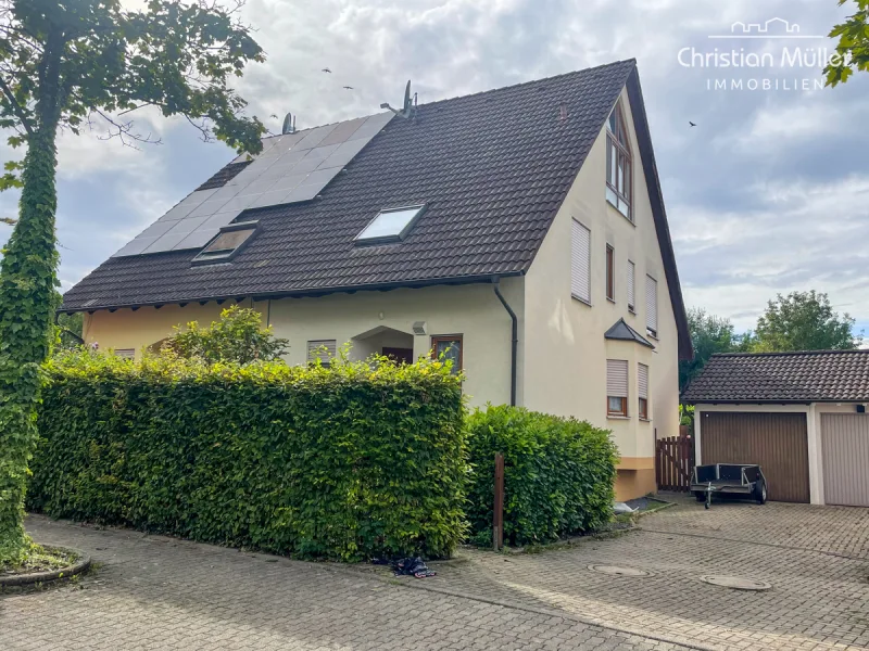 Außenansicht Doppelhaushläfte - Haus kaufen in Freiburg im Breisgau / Tiengen - Familien aufgepasst! Gepflegte Doppelhaushälfte mit idyllischem Garten in Freiburg-Tiengen