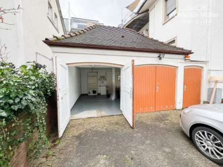 Ansicht der Garagentoröffnung - Garage/Stellplatz kaufen in Freiburg im Breisgau - Zentral und vielseitig: Garagenhaus in Freiburg-Wiehre