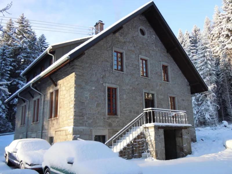 Ansicht des Hauses bei wundervoller Winterlandschaft