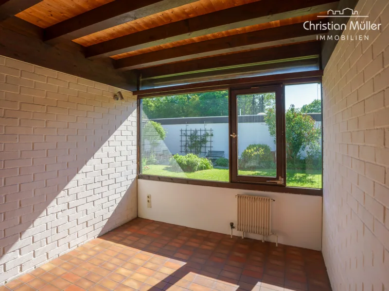 Schlafzimmer mit Blick in den Garten