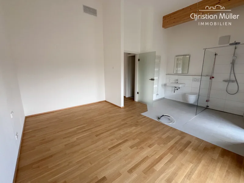 Schlafzimmerbereich mit En-suite Badezimmer