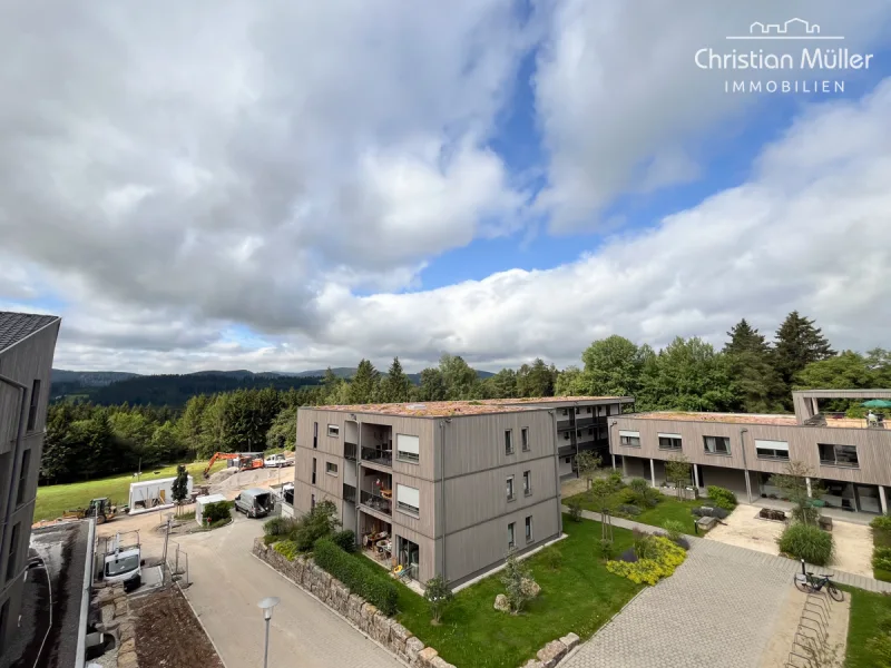 Faszinierender Ausblick über den Schwarzwald und dem Seniorenheim St. Raphael