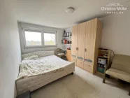 Großzügiges Schlafzimmer