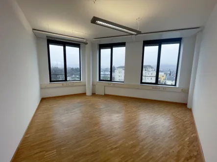 20250108_102738194_iOS - Büro/Praxis mieten in Freiburg im Breisgau / Sankt Georgen - Helle und repräsentative Bürofläche mit ca. 98 m² in verkehrsgünstiger Lage von Freiburg St. Georgen