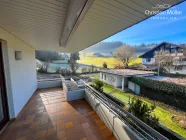 Balkon mit Aussicht auf die grünen Umgebung