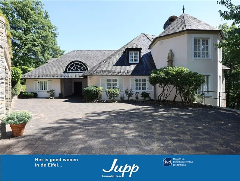 Westansicht Logo - Haus kaufen in Niederstadtfeld - Villa mit unverbaubarer Aussicht, Schwimmbad, Sauna und 1 ha Grundstück Niederstadtfeld