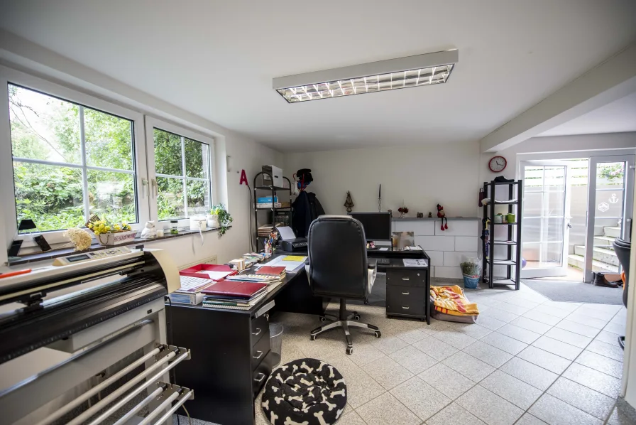 Eingangsbereich Homeoffice/Büro/Werkstatt/Sauna/Fitnessraum Keller