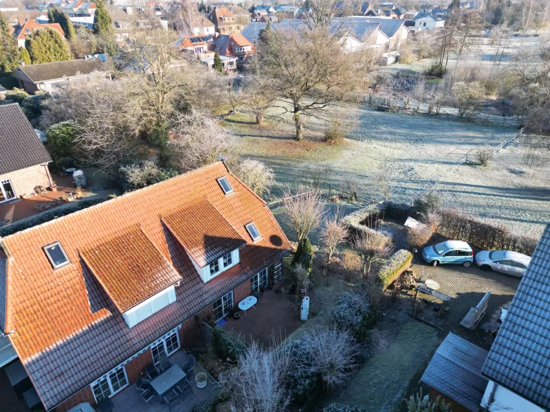 Südterrasse und Blick aufs Wasserschutzgebiet