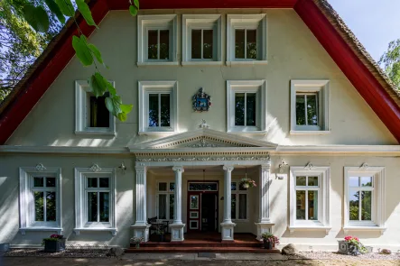 Giebelseite - Haus kaufen in Hamburg - frei lieferbar Mehrgenarationenhaus unter Reet in Billwerder