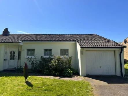 Außenansicht vorne - Haus kaufen in Büsum - ebenerdiges Haus in ruhiger Lage von Büsum