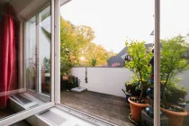 Wohnzimmer mit Balkon