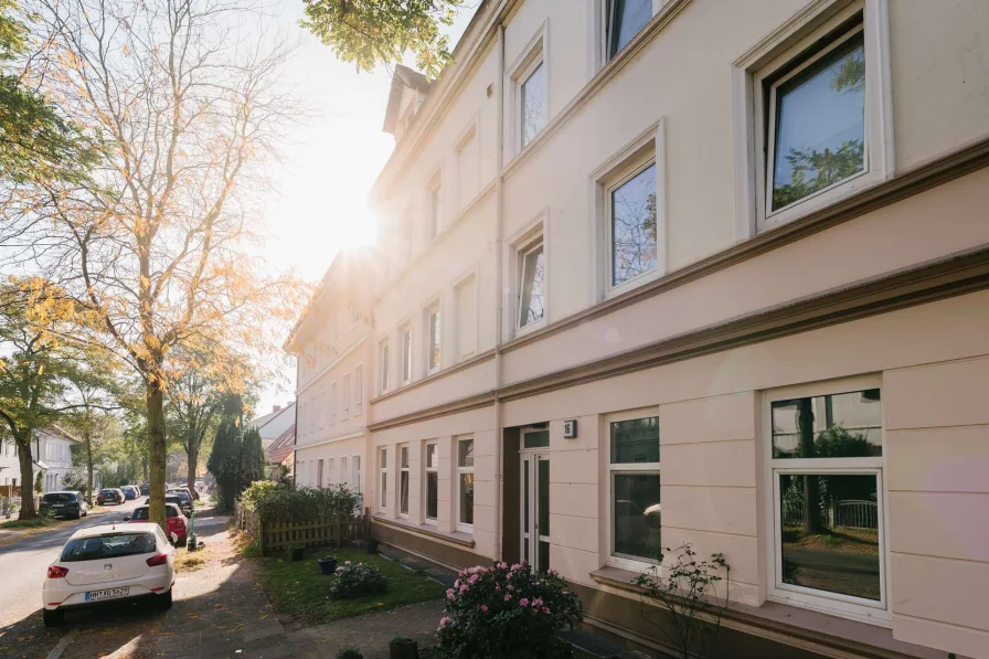 Ausßenansicht - Zinshaus/Renditeobjekt kaufen in Hamburg - gepflegtes MFH mit 10 kleinen Wohnungen in ruhiger Seitenstraße von Wandsbek