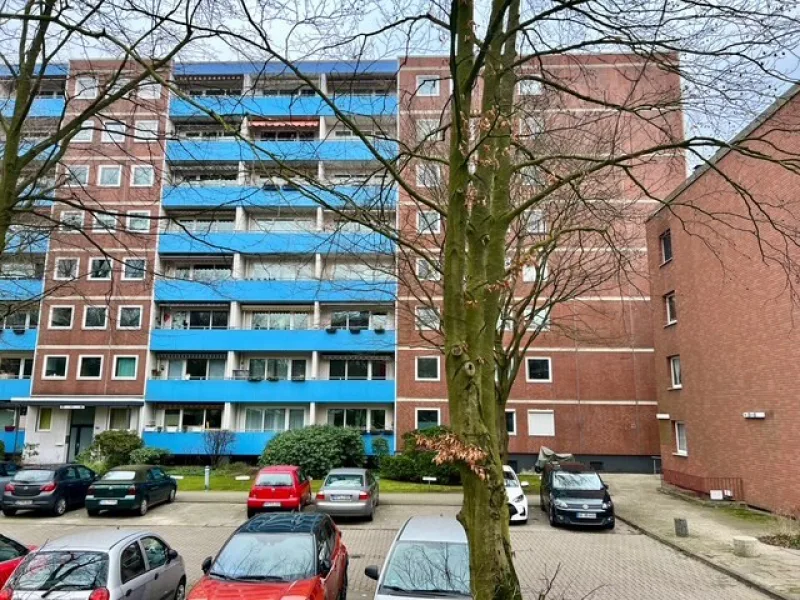 Außenansicht Straßenseite - Wohnung kaufen in Hamburg - frisch modernisierte 3-Zimmerwohnung in Lokstedt ab 01.07.2025 frei lieferbar