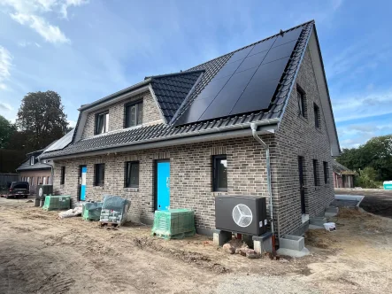 Straßenansicht - Haus mieten in Stade - All-inklusiv-Miete: Neubau Doppelhaushälfte in Stade-Hohenwedel