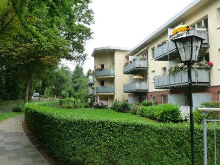 Seniorenwohnpark Außenansicht - Wohnung mieten in Stade - Seniorengerechtes Wohnen: Stilvoll sanierte 2-Zimmer-Wohnung in Toplage