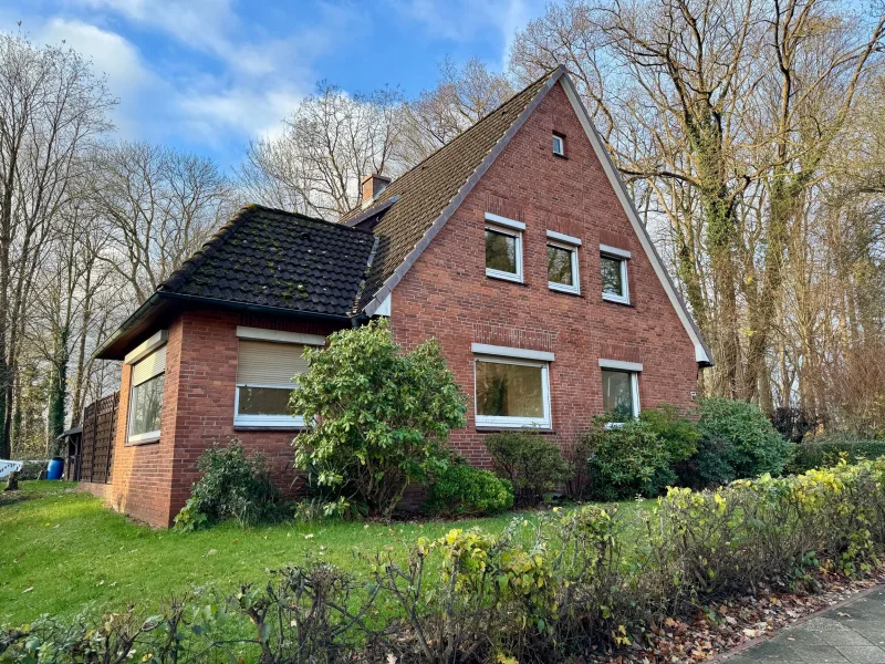 Außenansicht - Haus kaufen in Stade - Modernisierung nach Maß: Großzügiges Haus in begehrter Lage