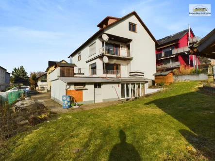 Rückseite - Haus kaufen in Alzenau - Attraktives Mehrfamilienhaus mit ca. 43000€ Mieteinnahmen – Top Investition!