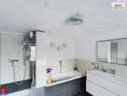 Badezimmer untere Wohnung