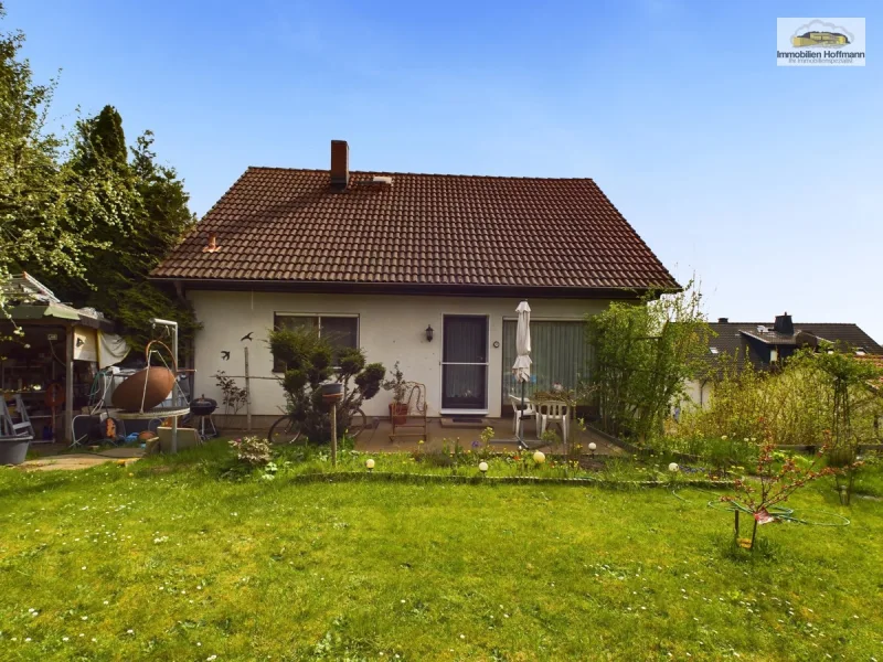 Reuckseite Haus - Haus kaufen in Birstein - Einfamilienhaus in Birstein mit 9 Zimmern und einem großzügigen Grundstück von 636 m²