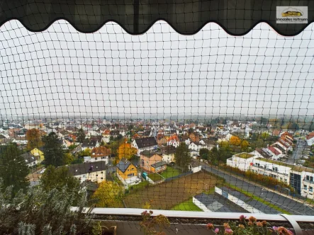 Aussicht - Wohnung kaufen in Maintal - Geräumige 3-Zimmer-Wohnung mit Fernblick, Balkon und Stellplatz in Maintal