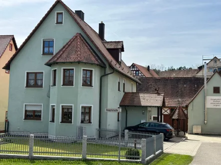 Frontansicht - Haus kaufen in Buch am Wald - ***EINFAMILIENHAUS mit großer Scheune und Nebengebäude***