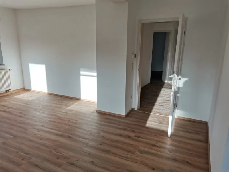 Übergang zum Flur - Wohnung mieten in Feuchtwangen - ***GEMÜTLICHE 3 ZIMMER WOHNUNG MIT EBK und STELLPLATZ***