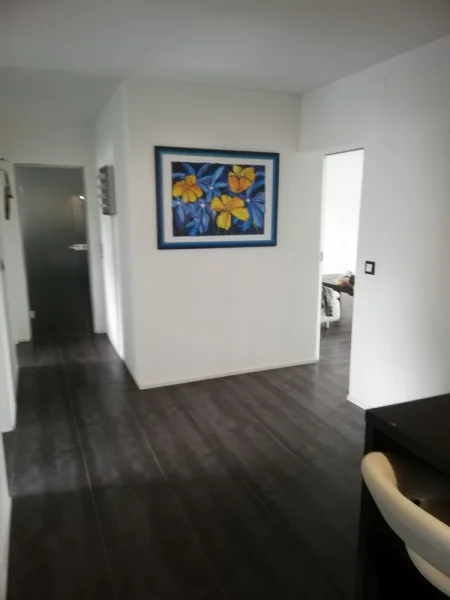 Flur1 - Wohnung mieten in Ansbach - ***TOLLES WOHNAMBIENTE, 3 ZIMMER MIT BALKON, STELLPLATZ MÖBLIERT***