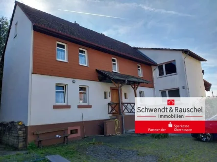 Frontansicht - Haus kaufen in Echzell - Großes Einfamilienhaus mit Halle in Echzell-Bingenheim