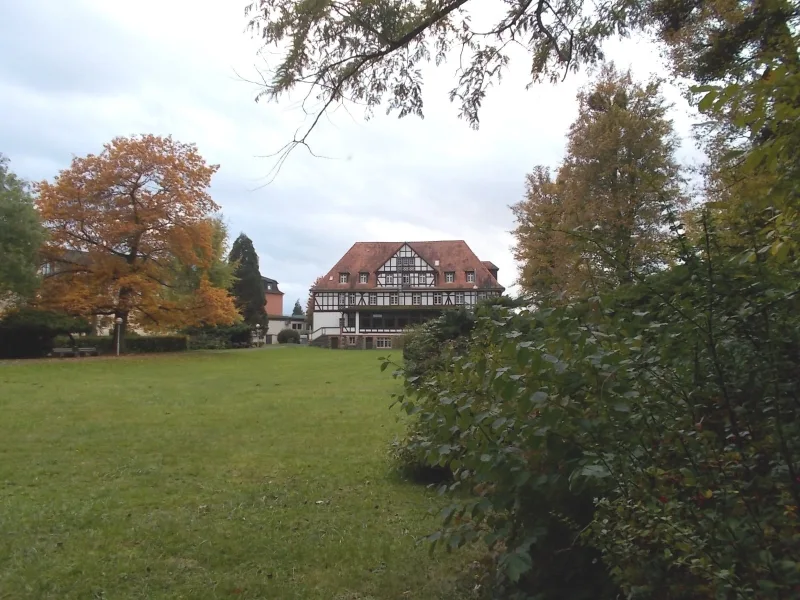  - Haus kaufen in Ortenberg - Kurhaus, Park + Nebengebäude in Ortenberg-Selters