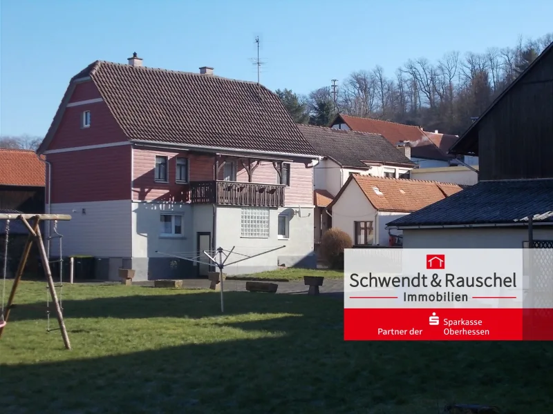 Ansicht - Haus kaufen in Büdingen - Neuwertige Heizung - prima Raumhöhen - Wohnhaus mit Nebengebäude in Büdingen-Calbach