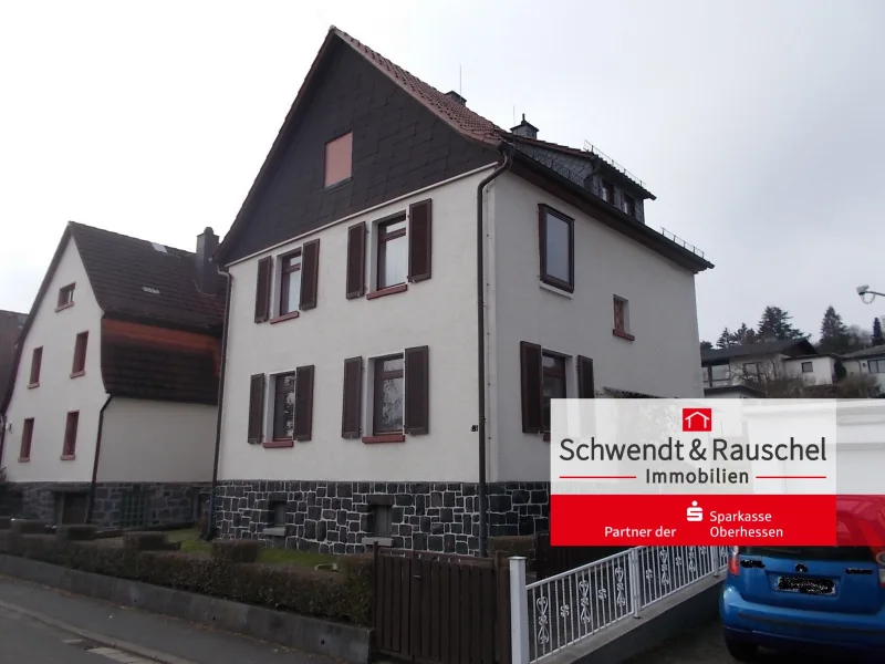 Ansicht - Haus kaufen in Schotten - Wohnhaus in Schotten: Toller Platz - auch für zwei Wohnungen